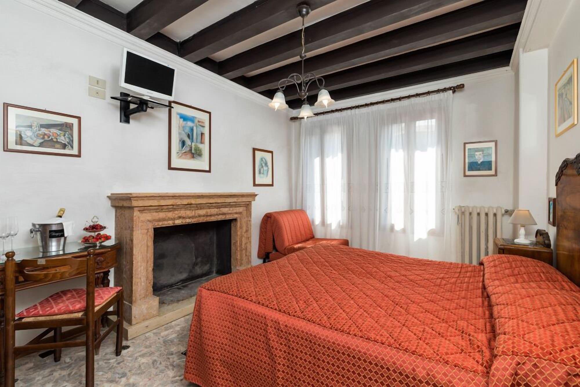 Hotel Albertina 2*