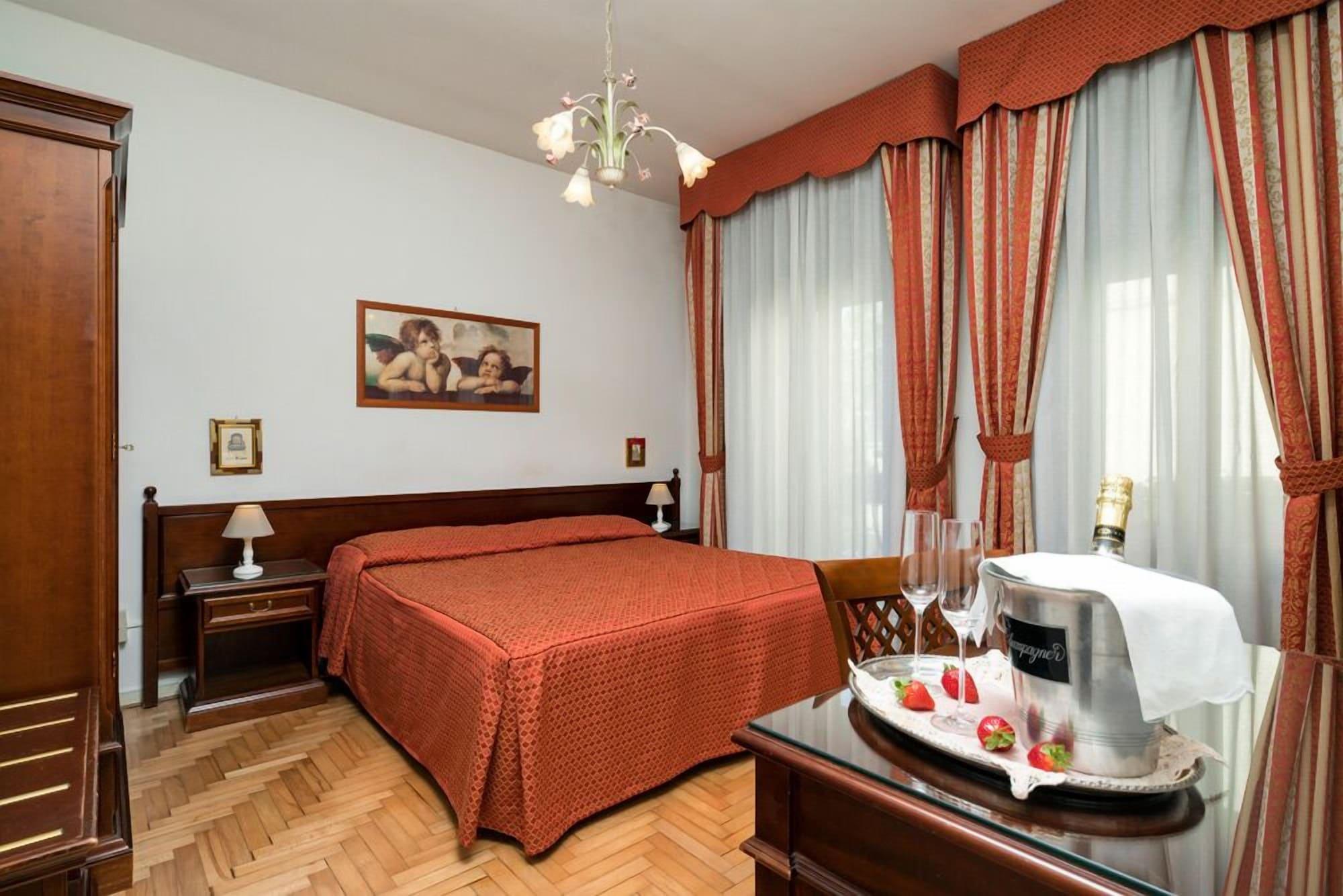 Hotel Albertina 2*