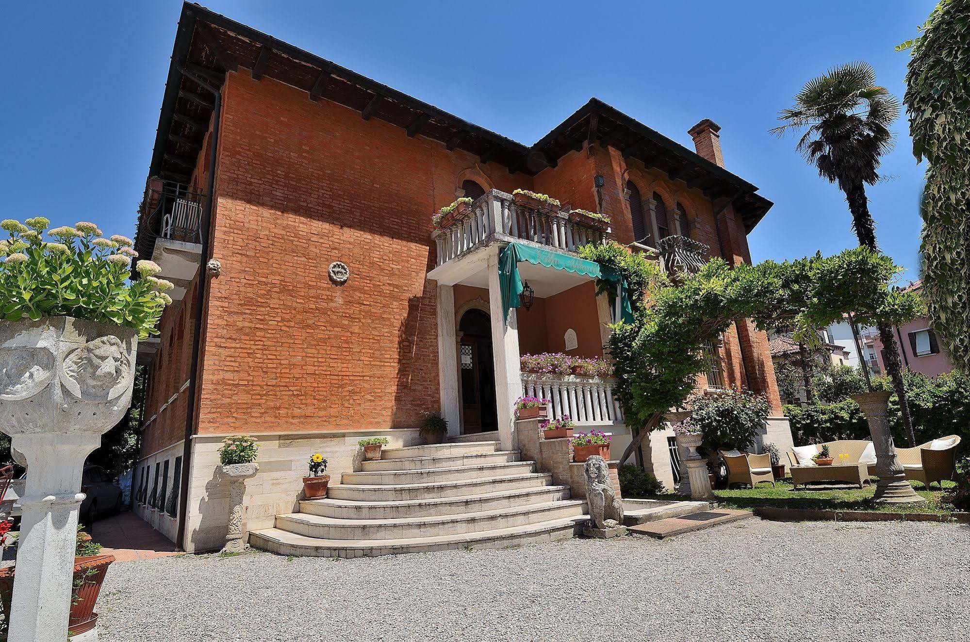 Hotel Albertina 2*