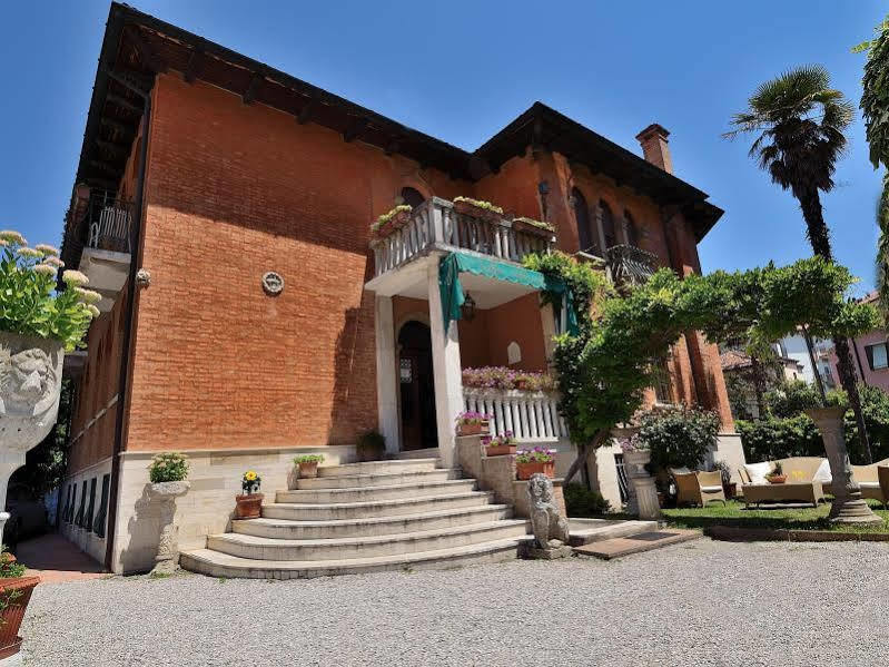 Hotel Albertina 2*